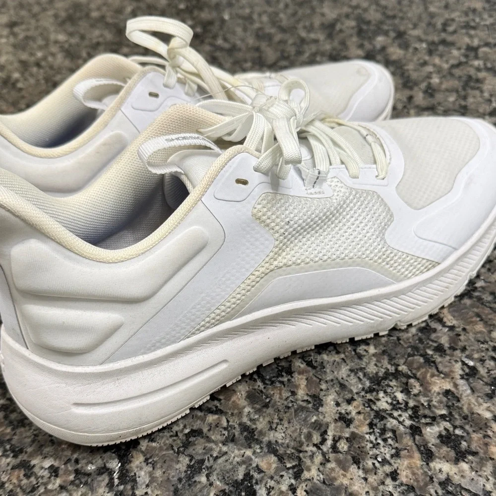Shoes For Crews White Athletic slip resistant and oil resistant Footwear EUC 10